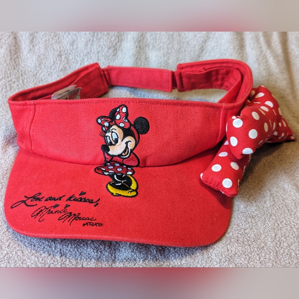 Disneyland Minnie Mouse polka dot bow visor